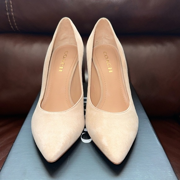 🔥🔥🔥New Coach Skyler Suede Pump Heels - Picture 4 of 10